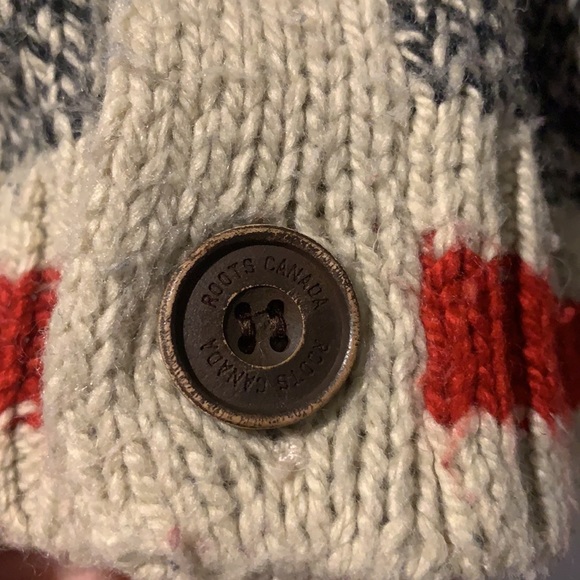 Boys “Cabin Shawl” button-down Roots cardigan. Boys xl but also fits women’s xs - Picture 4 of 7